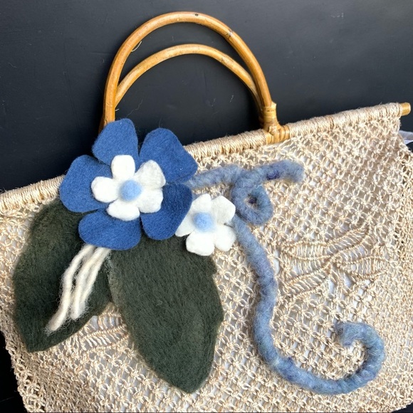 w i c k e r :: Vintage Large Boho Floral Rattan Straw Wool Flower Tote - Picture 12 of 13